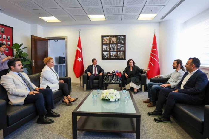 Dem Parti’den Chp’ye Bayram Ziyareti