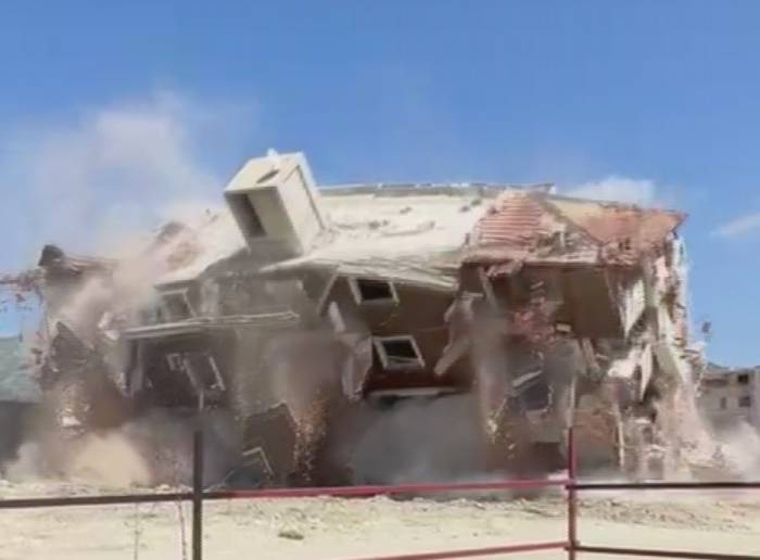 6 Katlı Bina Yerle Bir Oldu, O Anlar Kamerada