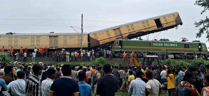 Hindistan’da Tren Kazası: 8 Ölü, 60 Yaralı