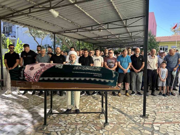 Eski Sevgilisi Tarafından Vahşice Katledilen 15 Yaşındaki Hacer Son Yolculuğuna Uğurlandı