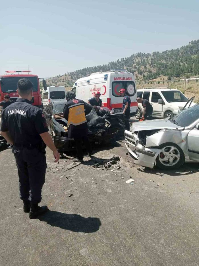 Kahramanmaraş’ta Otomobiller Çarpıştı: 5 Yaralı