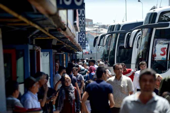 Bayramda İstanbul’da Ulaşım Krizi: Vatandaşlar Yolculuk Paylaşımına Yöneldi