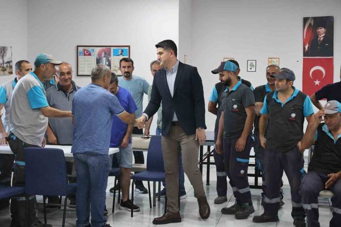 Başkan Adıgüzel: “Bayram Gününde Ataşehirimize Hizmet Eden Ve Emek Harcayan Tüm Çalışanlarımızı Takdir Ediyorum”