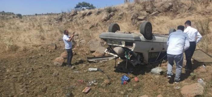 Siverek’te Otomobil Şarampole Yuvarlandı, Sürücü Yaralandı