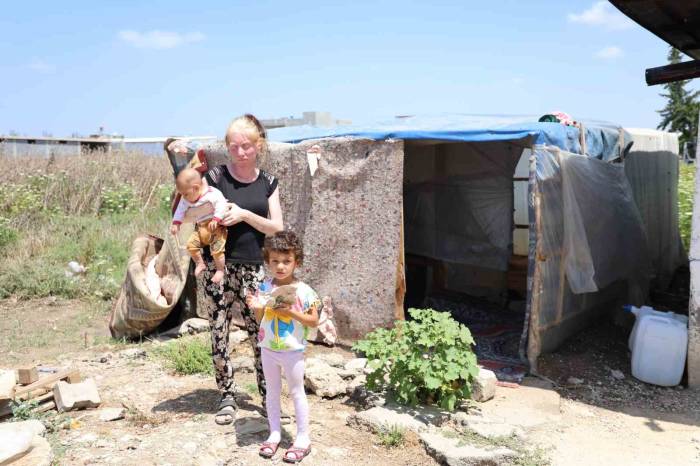 ‘Albino’ Kadının Adana Sıcağında Yaşam Mücadelesi