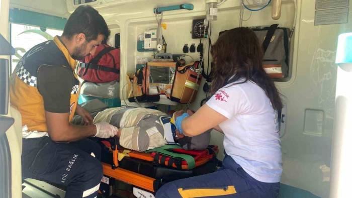 Motosiklet Devrildi: 1 Yaralı