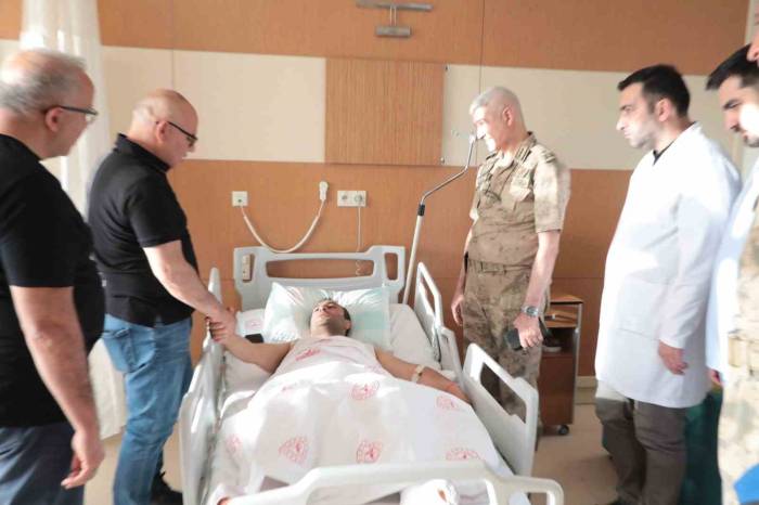 Ağrı Valisi Koç, Kurban Bayramı’nda Hastaları Ziyaret Etti