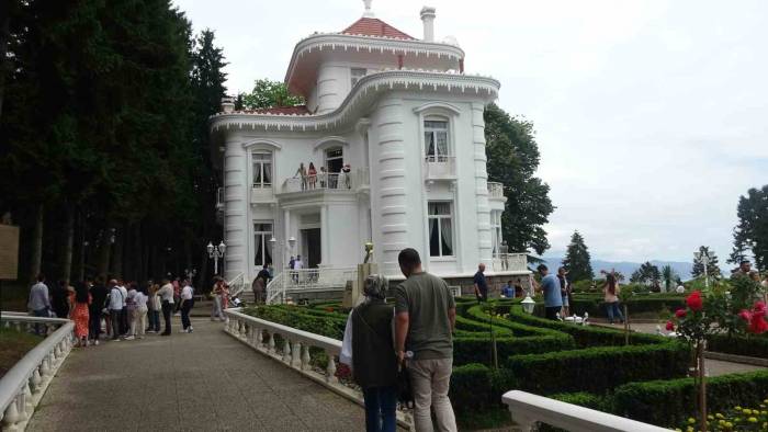 Atatürk Köşkü, Kurban Bayramı’nda Ziyaretçi Akınına Uğruyor