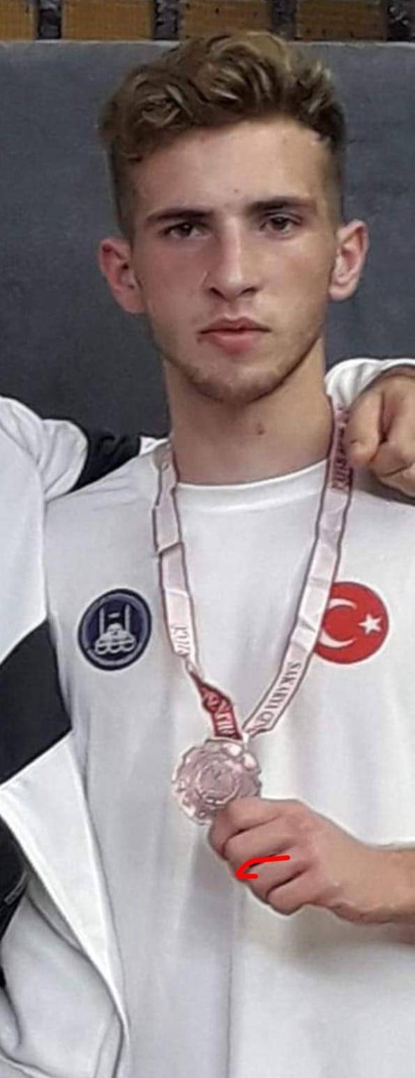 Tartışma Kanlı Bitti: Kick Boks Sporcusu Ve Arkadaşı Bıçaklanarak Yaralandı