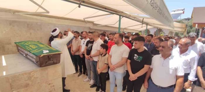 16 Yaşındaki Muhammet’in Cenaze Namazını Dayısı Kıldırdı