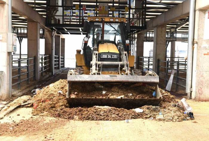 Osmangazi’de Kurban Pazarları Temizlendi