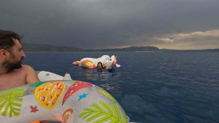 Salda Gölünün Ortasında Can Pazarı