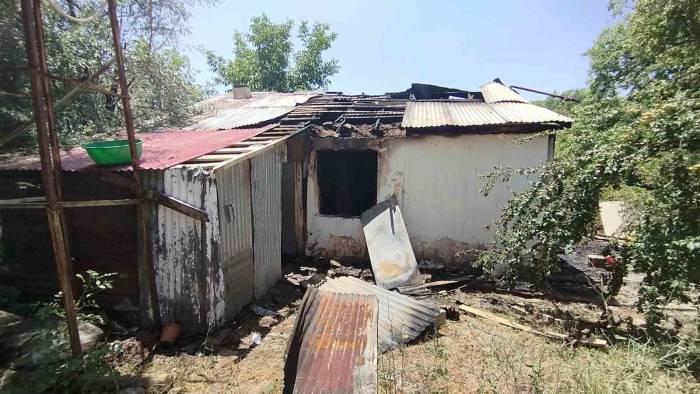 Yaşlı Kadını Yangından Komşusu Kurtardı