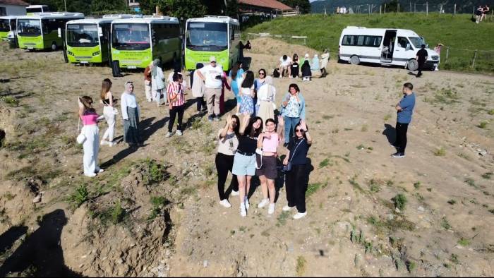 Turistler, Şelalesi Barajı Ve Mağarasıyla Yığılca’ya Hayran Kaldı