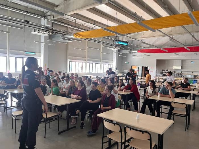 Fabrikada Çalışan Kadınlara Kades Tanıtımı