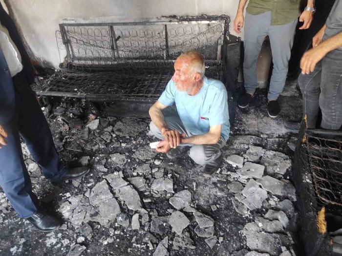 Batman’da Engelli Kızın Çıkardığı Yangında Ev Kullanılamaz Hale Geldi