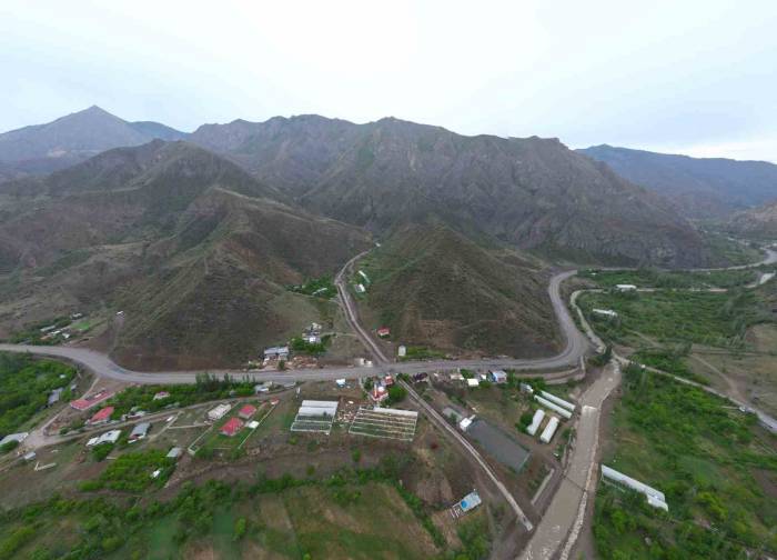 Yol Güzergahında Yapılan Kanal İle Sel Felaketlerinin Önüne Geçildi