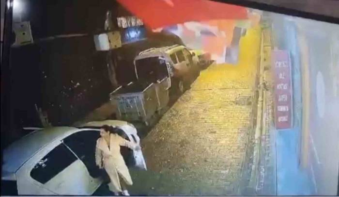 İstanbul’da Film Gibi Olay: Otelde Duş Alırken Arabasını Çaldılar, Buluşmaya Metrobüsle Geldiler