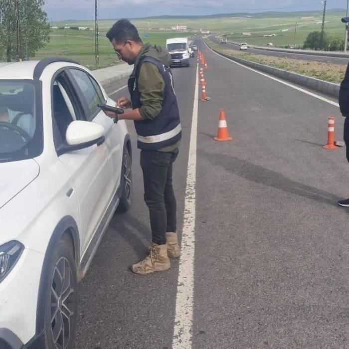 Kars’ta Trafik Uygulamaları Sürüyor