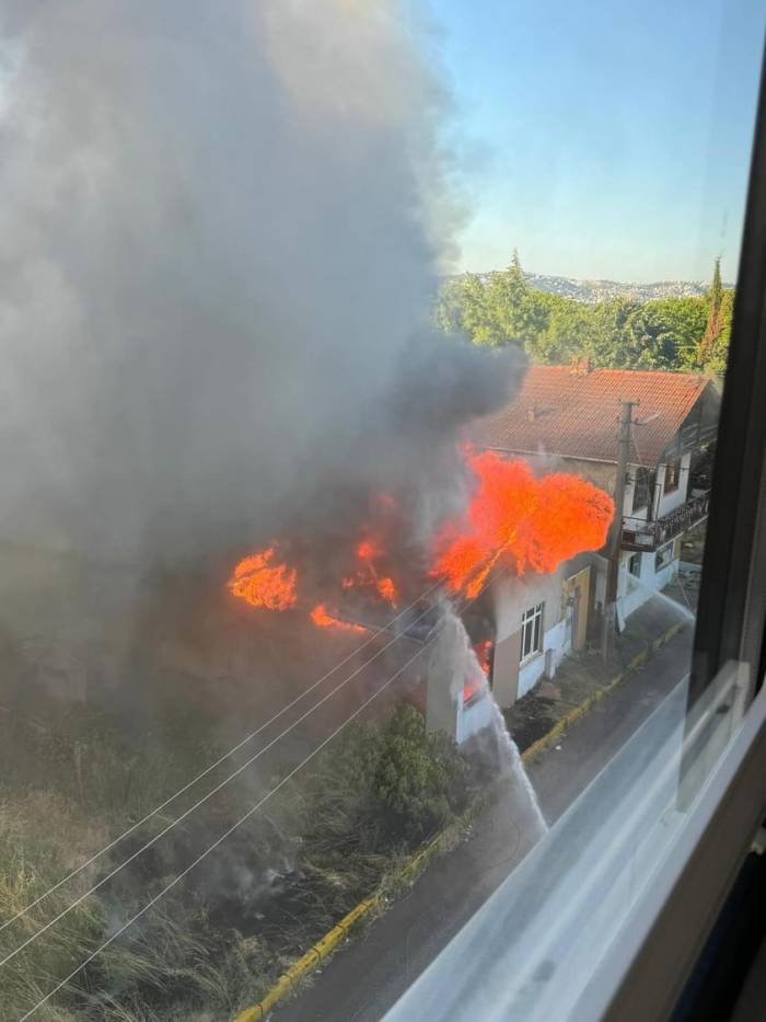 Korkutan Yangın, Tak Katlı Ev Alev Topuna Döndü