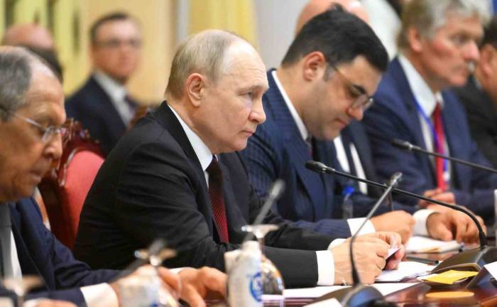 Putin: "Rusya-vietnam İlişkileri Eşitlik, Karşılıklı Saygı Ve Çıkarları Göz Önünde Bulundurma Ruhuyla Gelişiyor"