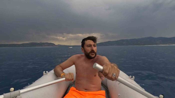 Salda Gölü’nde Açığa Sürüklenen Kızı 2 Bin Metre Kürek Çekerek Kurtaran Vatandaş O Anları Anlatırken Gözyaşlarına Hakim Olamadı