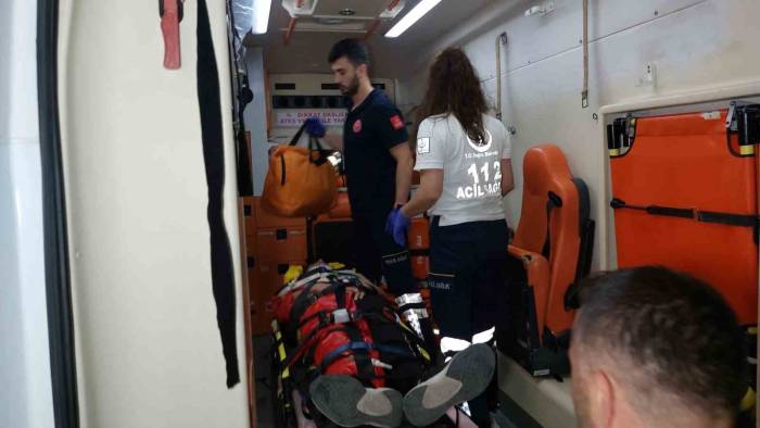 Samsun’da Motosiklet İle Hafif Ticari Araç Çarpıştı: 2 Yaralı