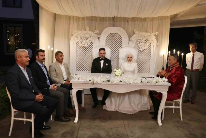Başkan Nikahı Kıydı Vali Şahitliğini Yaptı