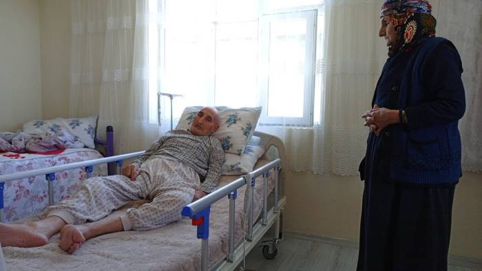 14 Yıllık Felçli Memet Dede Otomatik Hasta Yatağına Kavuştu