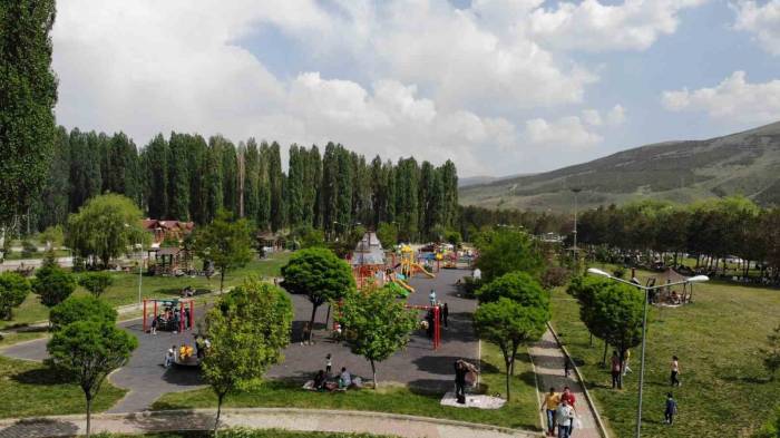 Bayburt’ta Piknik Alanları Doldu