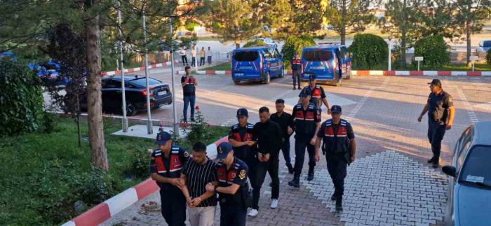 Düğünde Havaya Ateş Açmaya 3 Gözaltı