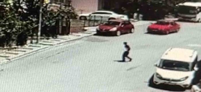 Yokuş Aşağı İlerleyen Otomobil İki Araca Ok Gibi Saplandı: 1 Yaralı