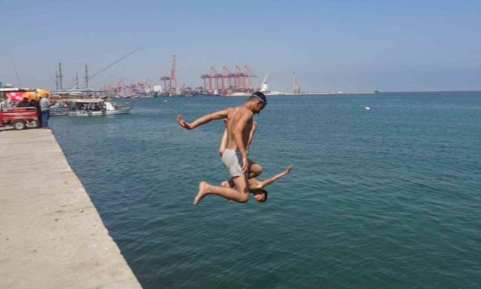 Mersin’de Nem Oranı Yüzde 75’lere Ulaşırken, Hissedilen Hava Sıcaklığı 35 Dereceyi Aştı