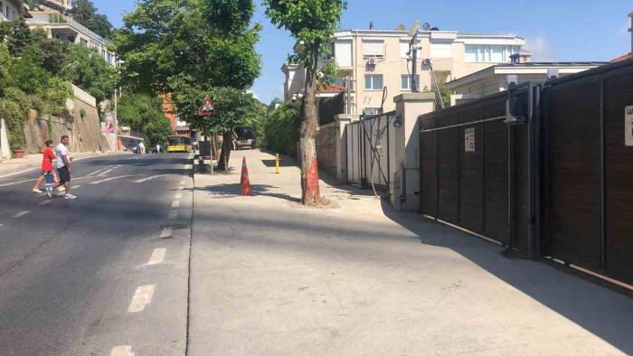 Sarıyer’de Ağaca Çarpan Araç Takla Attı: Kaza Anı Kamerada