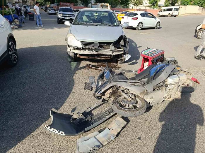 Siirt’te Otomobilin Çarptığı Motosiklet Sürücüsü Yaralandı