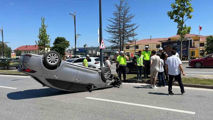 Düz Yolda Takla Attı: 1 Yaralı