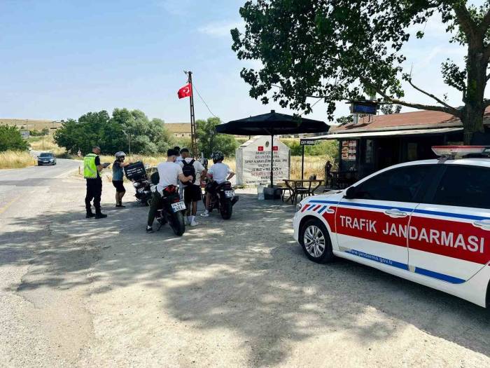 Tekirdağ’da Emniyet Şeridini İhlal Eden 9 Kişiye 65 Bin Lira Ceza