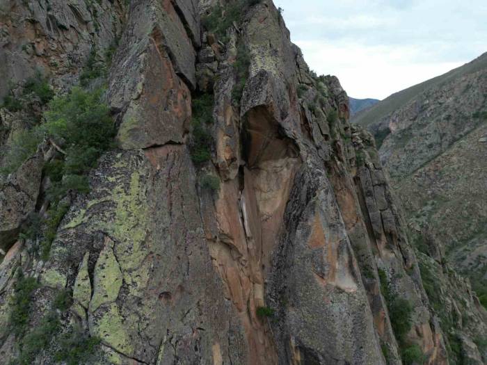 Kaya Yüzeyindeki Atatürk Silüeti Görenleri Şaşırtıyor