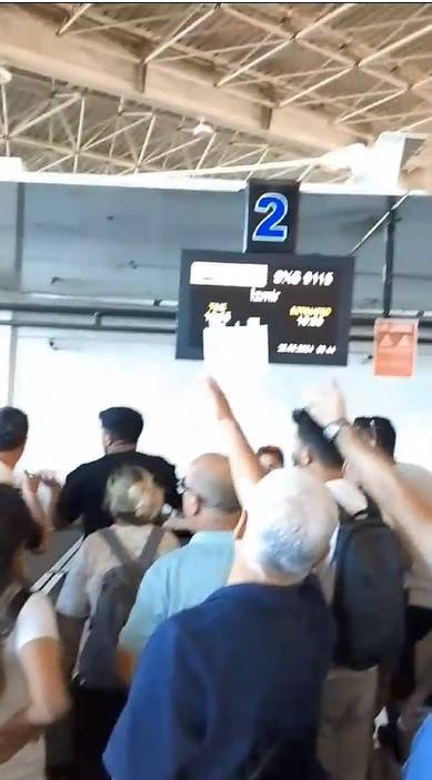 Kars’ta Uçak Seferi İptal Edildi, Yolcular İsyan Etti