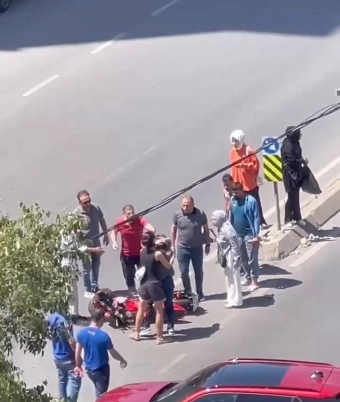 Kaza Yaptı, Kendini Unuttu Motosikletine Üzüldü
