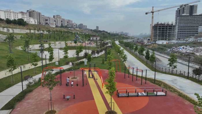 Başakşehir’de Çam Ve Sakura Millet Bahçesi’ne Yoğun İlgi