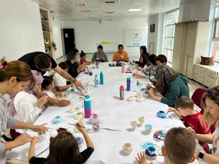 Yaz Döneminde Anneler Ve Çocuklar Sanat Atölyesinde Buluştu