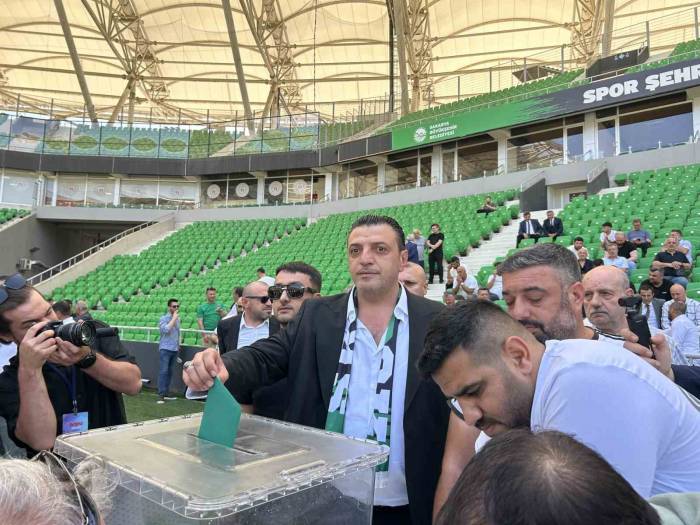 Sakaryaspor’un Yeni Başkanı Gökhan İn Oldu