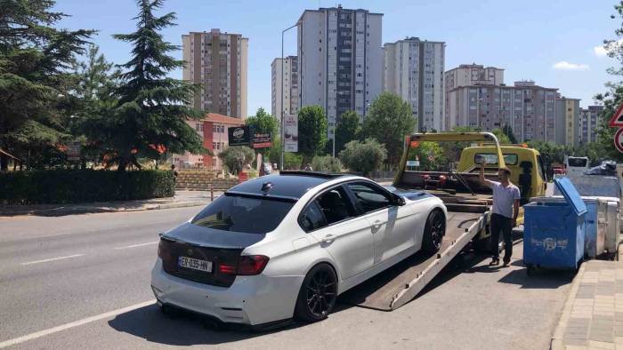 Çorlu’da Abartı Egzoz Takan Sürücüye 6 Bin 439 Tl Ceza Kesildi