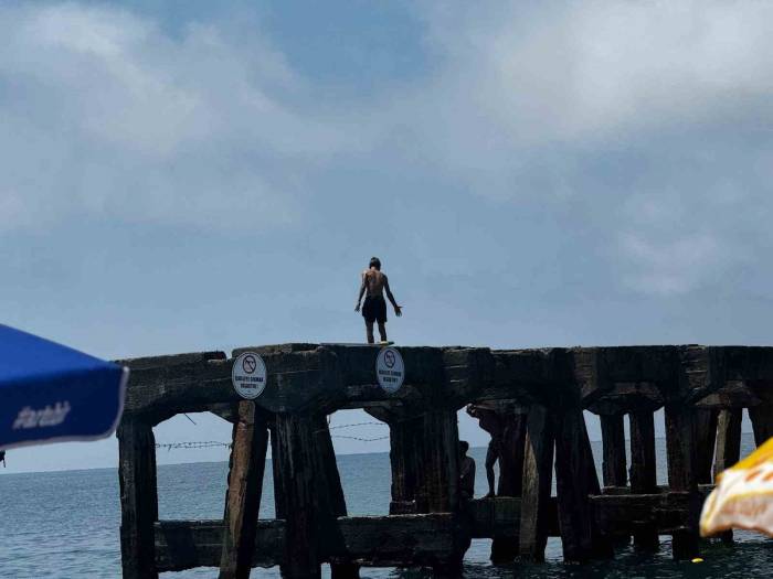 Yasağa Rağmen İskeleye Çıkıp Canlarını Hiçe Saydılar