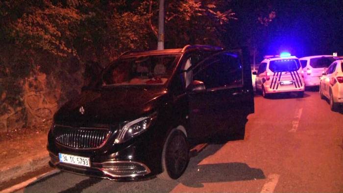 Beykoz’da Aracın İçinde Boğazını Kesmeye Çalışan Şahıs Hastaneye Kaldırıldı