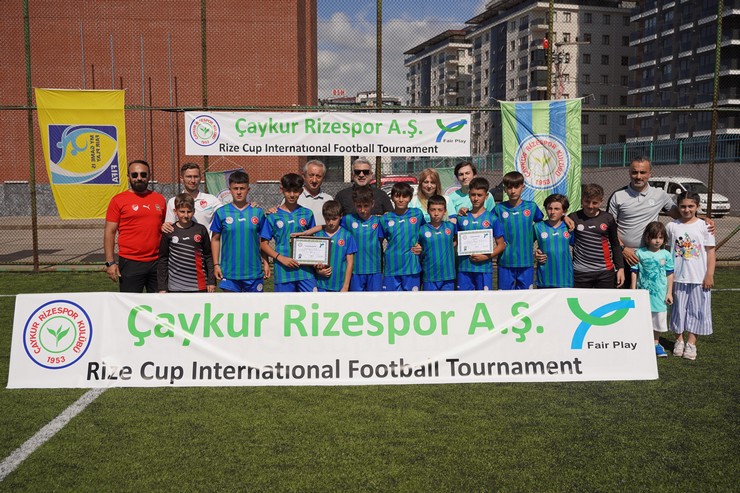 caykur-rizespor-esila-tufekci-futbol-okullari-turnuvasi-tamamlandi-15.jpg