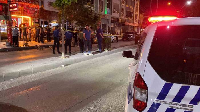 Lokantada Yemek Yiyen Husumetlilerine Kurşun Yağdırdı: 3 Yaralı