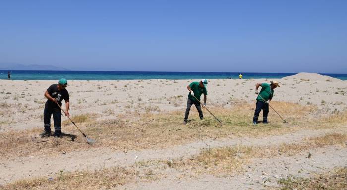 Kuşadası Plajlarında Detaylı Bakım Ve Temizlik Çalışması Yapıldı