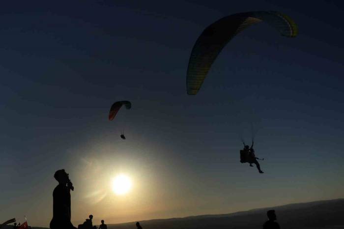 Sakarya’nın Gökyüzündeki Gözleri: Paraşütçüler